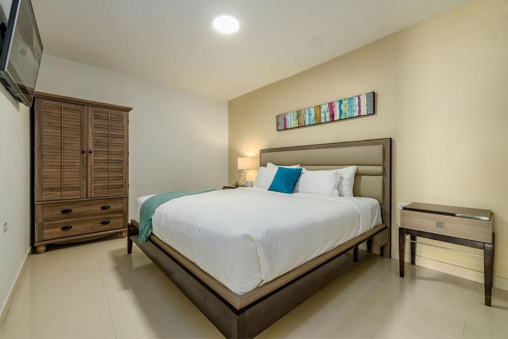 Koyari Modern Condos 9Br 7Ba Sleeps 26 W/ Pool And Roof Deck Palm Beach Exterior foto