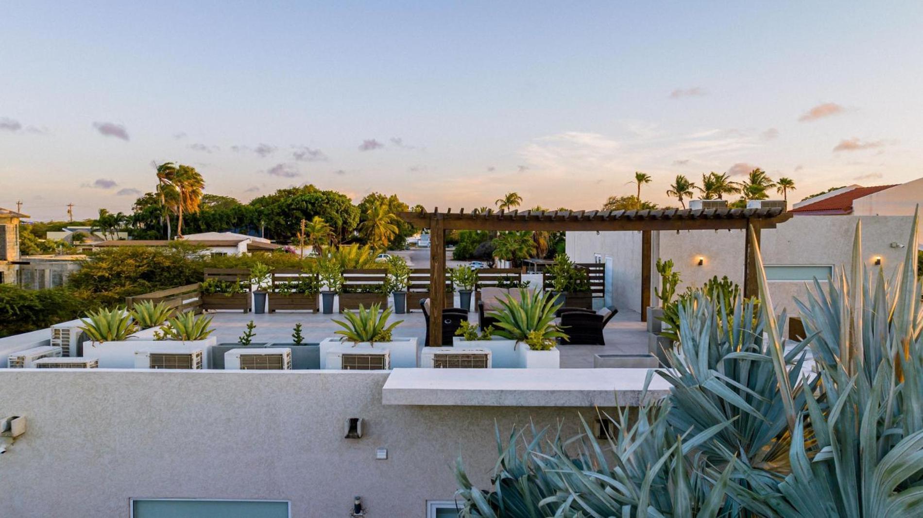 Koyari Modern Condos 9Br 7Ba Sleeps 26 W/ Pool And Roof Deck Palm Beach Exterior foto